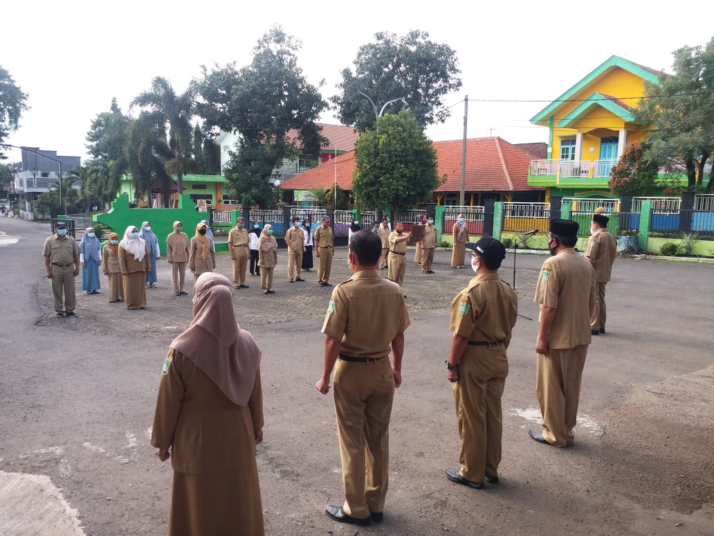 Giat Apel Pagi di Halaman Kantor Kecamatan Purwosari
