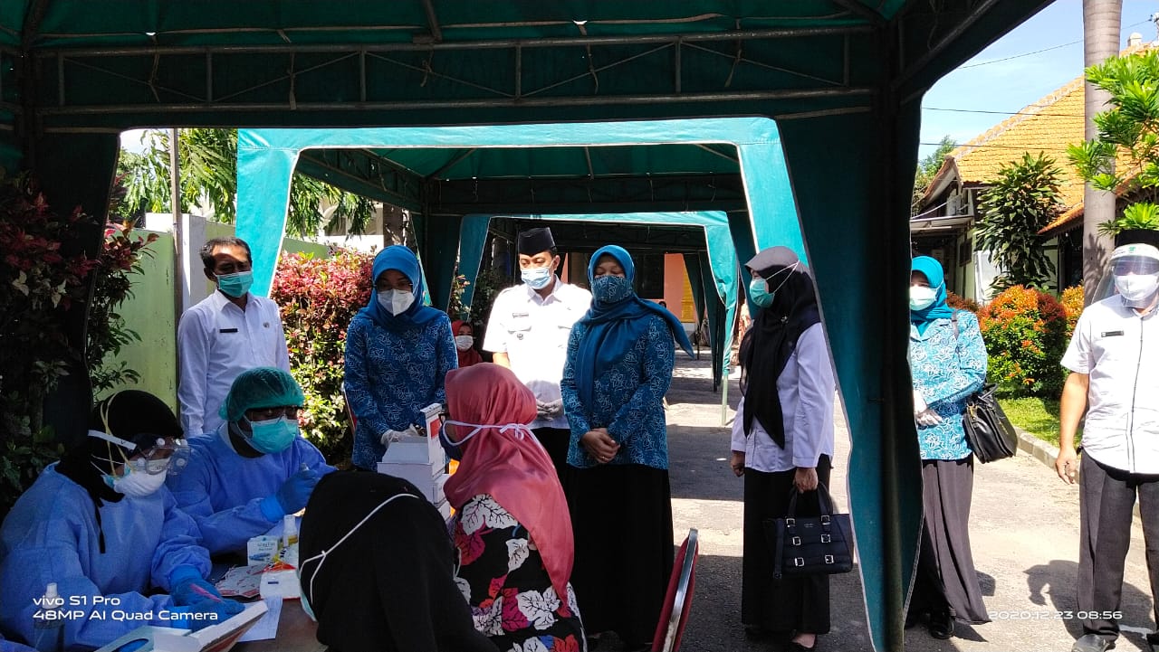 Giat Ibu Bupati Rapid Test Gratis Peringatan Hari Ibu ke 92 di Pendopo Kecamatan Purwosari Kabupaten Pasuruan
